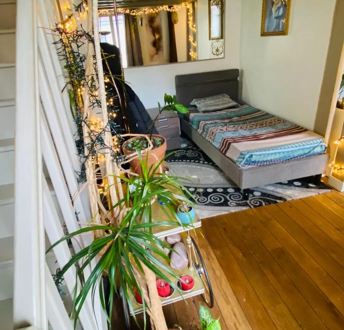 Fahime Apartment Paris